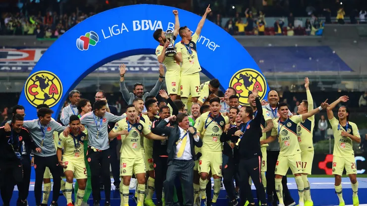 América celebrando el título de la Liga MX.
