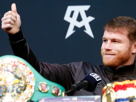 No se retiró y Canelo Álvarez recibe un homenaje a lo Julio César Chávez