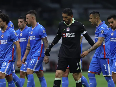 Tres futbolistas que "estaban fuera" SE QUEDARÍAN en Cruz Azul