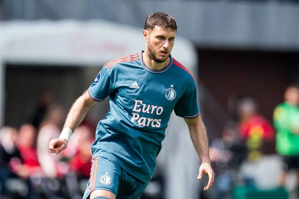 Santiago Giménez, presionado para continuar en Feyenoord (Imago)