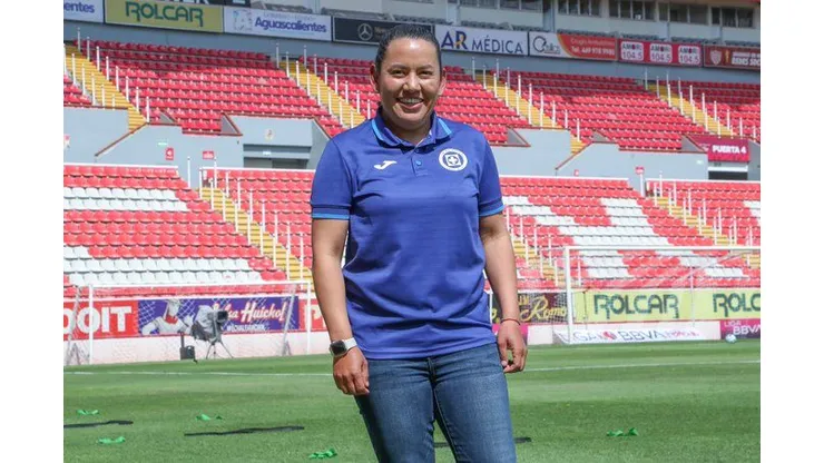 Cecilia Cabrera, entrenadora del Cruz Azul Femenil