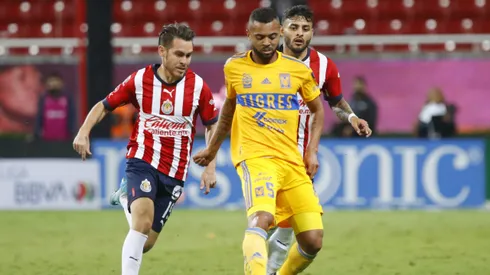 ZAPOPAN, MEXICO - SEPTEMBER 13: Jesús Angulo of Chivas fights for the ball with Rafael De Souza of Tigres during the 9th round match between Chivas and Tigres UANL as part of the Torneo Apertura 2022 Liga MX at Akron Stadium on September 13, 2022 in Zapopan, Mexico. (Photo by Refugio Ruiz/Getty Images)