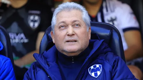¿Se queda o se va Vucetich de Rayados?