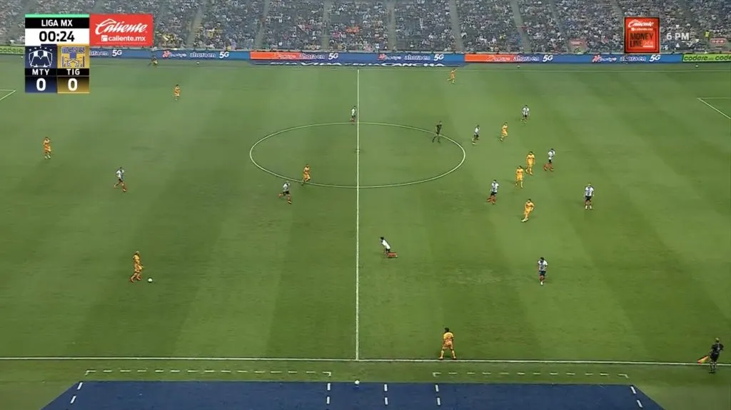 Siboldi sorprendió a Rayados con tres centrales y dos carrileros que aportaron amplitud y profundidad. (Captura)