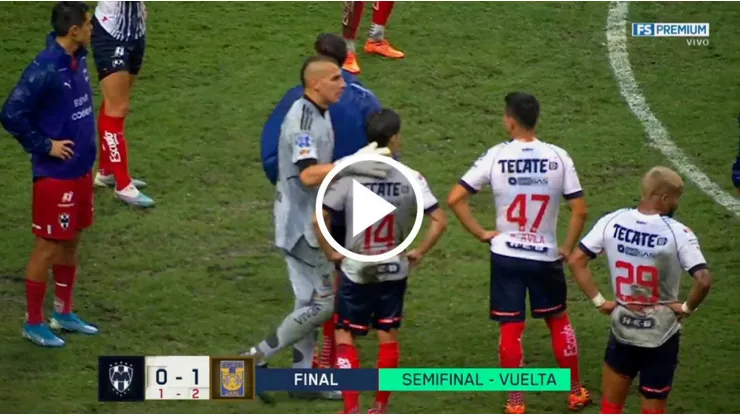 El gesto de Nahuel Guzmán con los jugadores de Monterrey.