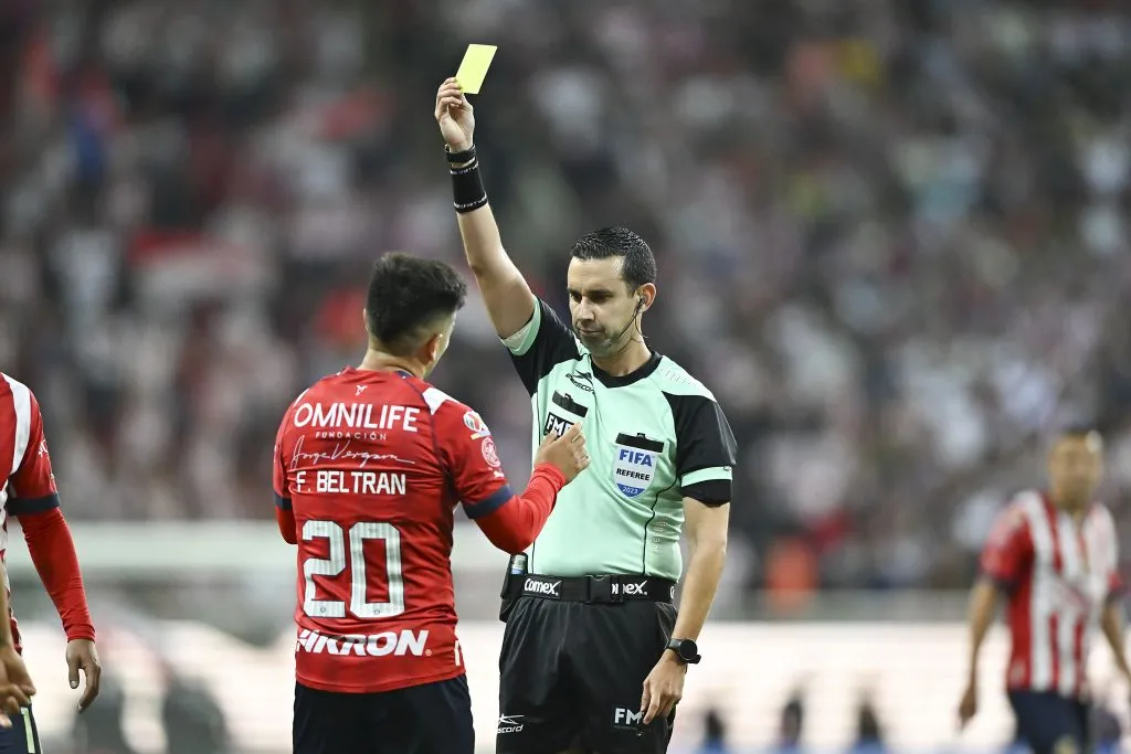 Fernando Beltrán no jugó bien y además fue amonestado (Imago7)