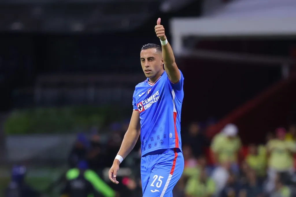 Ramiro Funes Mori con la playera de Cruz Azul (Imago 7)