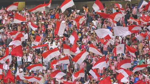Apático recibimiento de fanáticos de Chivas a sus jugadores.