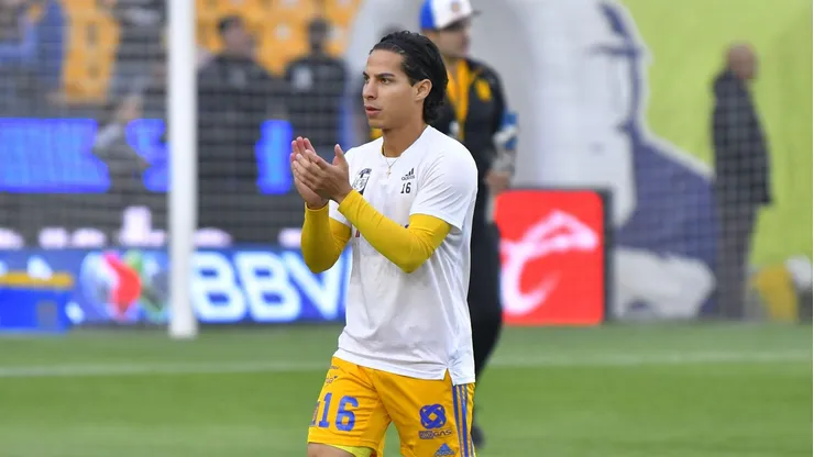 Diego Lainez le tiró flores a la afición de Tigres