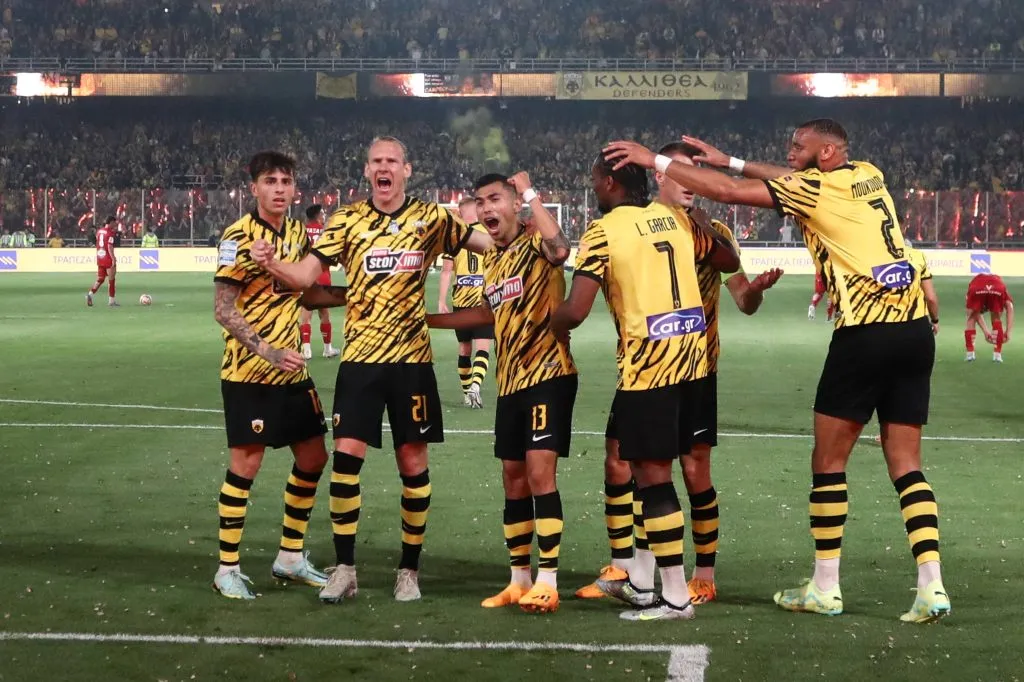 Orbelín Pineda celebrando su gol en el partido del título ante Volos NFC (Imago 7)