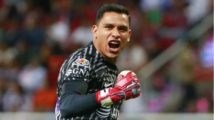 Luis Malagón calentó el Clásico Nacional