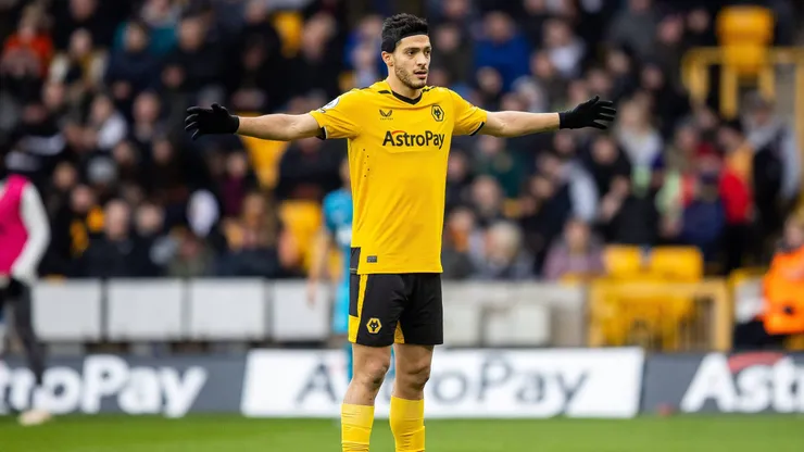 El mexicano podría irse de los Wolves.