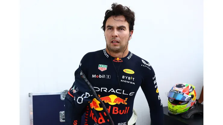 Checo Pérez fue sancionado por la FIA.