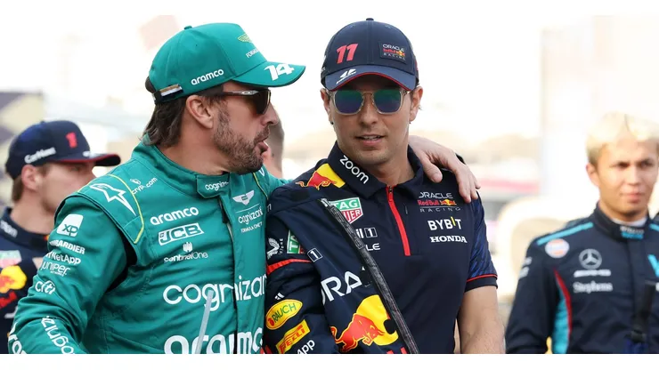 Sergio Pérez y Fernando Alonso pelean por un puesto en la tabla de puntos.