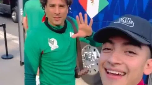 El desafortunado momento del aquero mexicano con un fan.