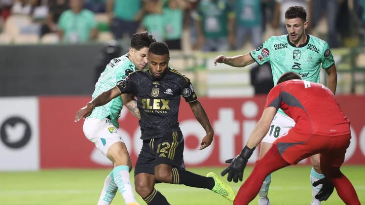 LEON, MEXICO - MAY 31: Víctor Dávila of Leon fights for the ball with Diego Palacios of LAFC during the final first leg match between Leon and LAFC as part of the Concacaf Champions League 2023 at Leon Stadium on May 31, 2023 in Leon, Mexico. (Photo by Refugio Ruiz/Getty Images)
