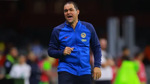 El DT en contra del árbitro.