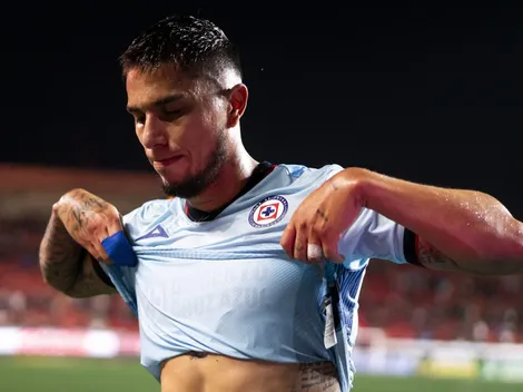 Carlos Salcedo justifica su reacción ante la afición de Cruz Azul