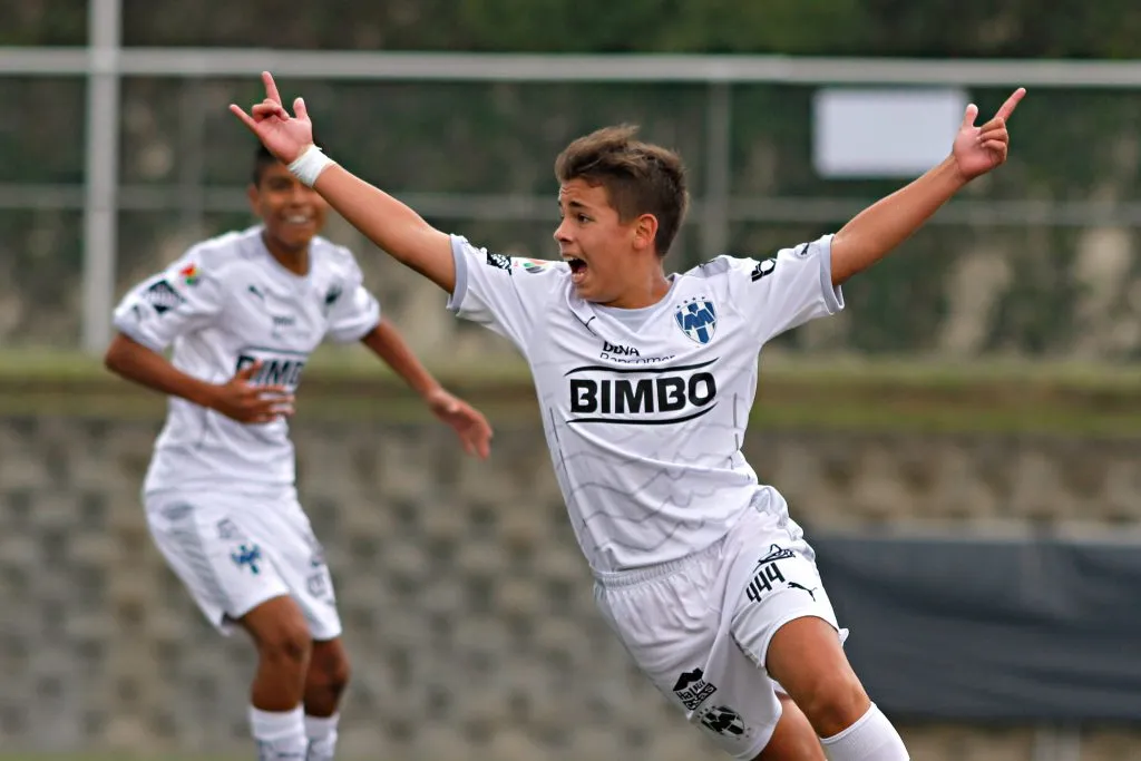 Nayib Mohamed durante el partido correspondiente a la jornada 2 del Torneo Apertura 2015 de Fuerzas Básicas Sub 13 de la Liga Bancomer MX entre los Jaguares de Chiapas y los Rayados de Monterrey, realizado en la cancha 2 del Centro de Alto Rendimiento (CAR). Foto: Imago7/Álvaro Paulin