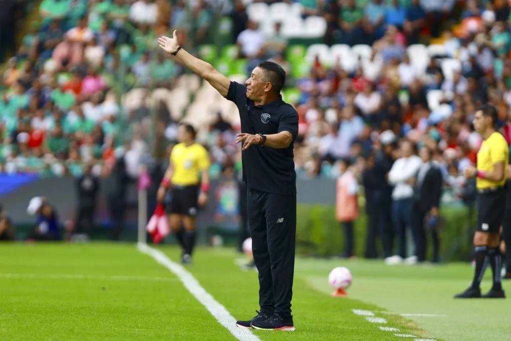 Ignacio Ambriz dando indicaciones en el Toluca vs. León FC (Imago7).