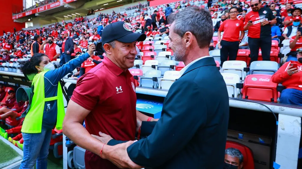 Ignacio Ambriz y Diego Cocca, en un Toluca – Atlas [Getty Images]