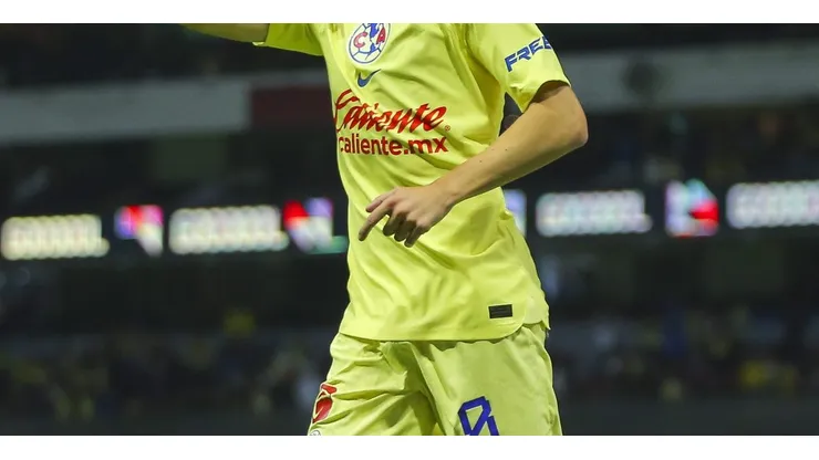 Desde España vienen por una figura del América.