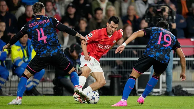 ¿Qué necesita el PSV Eindhoven del Chucky Lozano para clasificarse?