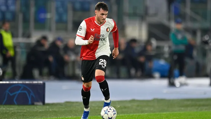 Santiago Giménez se prepara para una jornada decisiva en Champions League