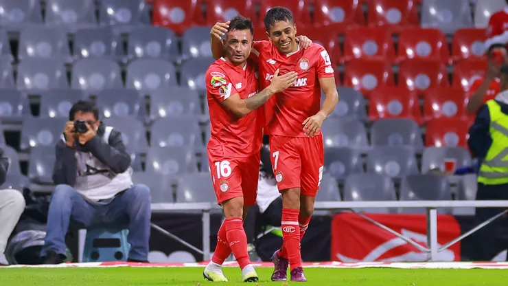 Un jugador de los Diablos, en la puerta de salida.