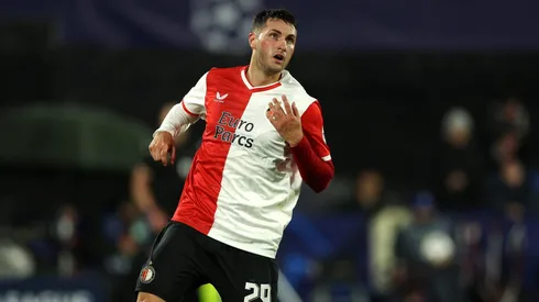 Santiago Giménez no puede encontrarse con su mejor versión en este arranque de año