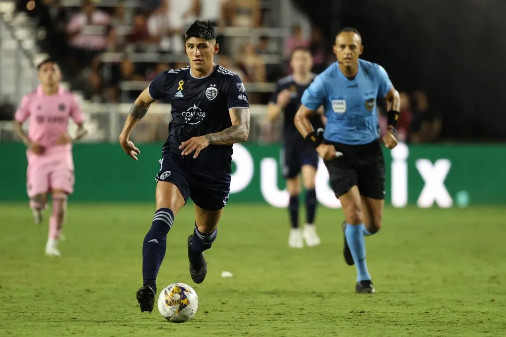 Alan Pulido actualmente vistiendo el jersey de Sporting Kansas (Getty Images).