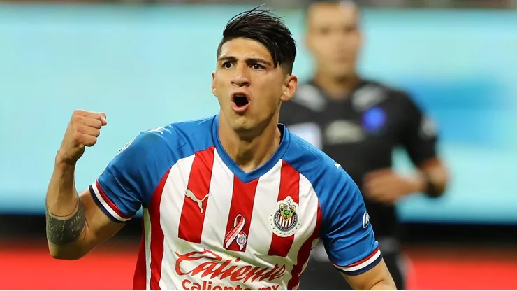 Alan Pulido en su etapa como jugador de Chivas.