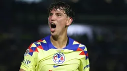 Igor Lichnovsky celebrando un gol con el América.