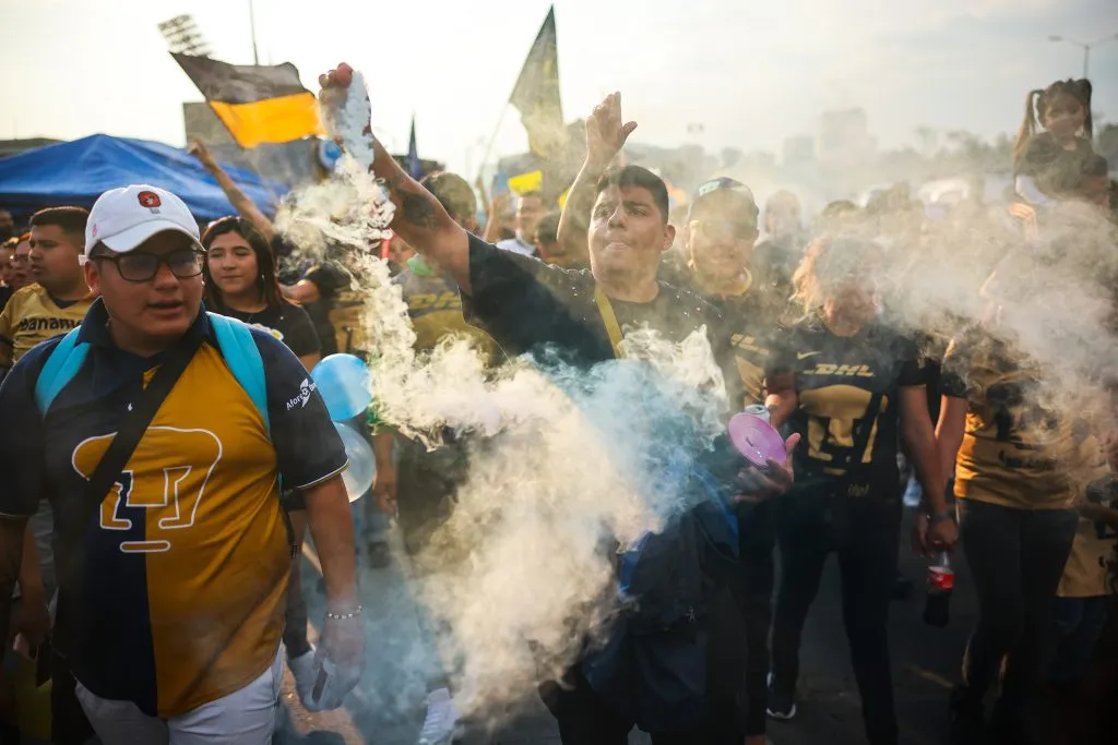 La afición de Pumas UNAM en la previa a un juego (Getty Images).