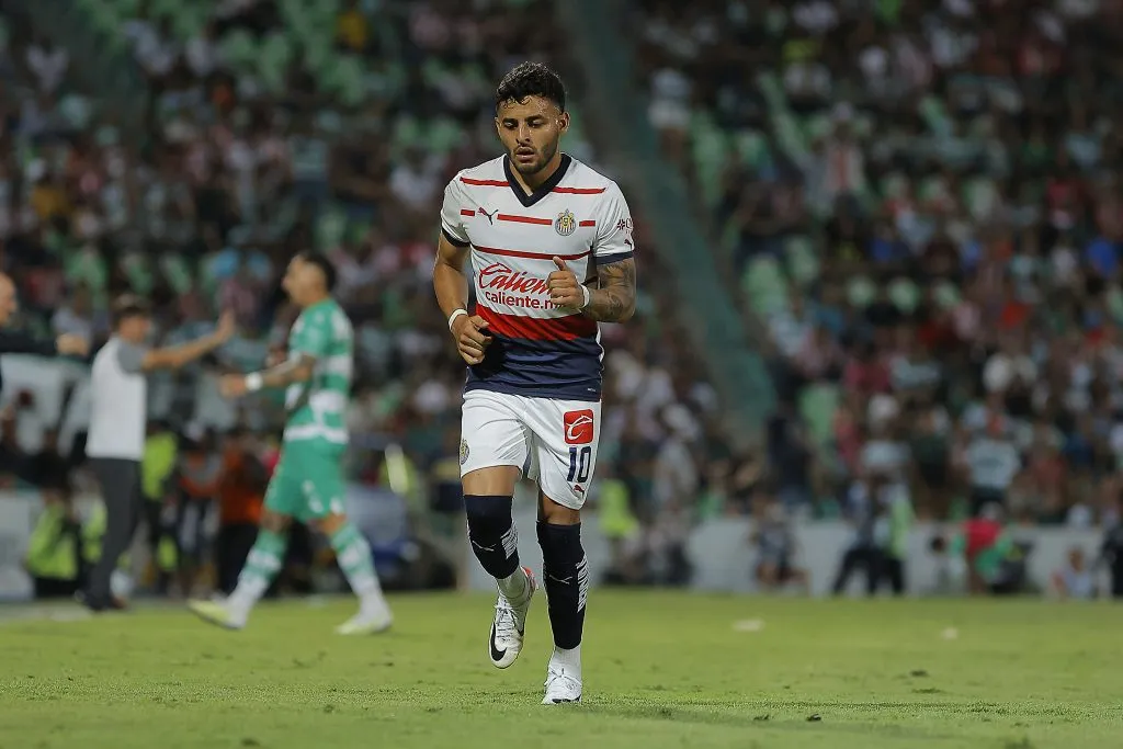 Alexis Vega en un juego de Chivas de Guadalajara (Getty Images).