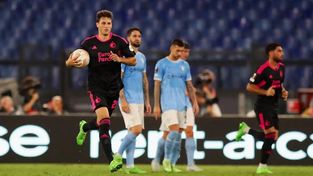 Santiago Giménez ya le marcó a Lazio por Europa League y Champions [Getty Images].