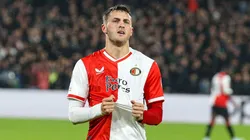 Santiago Giménez, no pudo convertir y extiende su mala racha