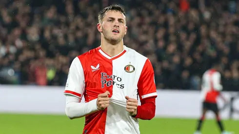 Santiago Giménez, no pudo convertir y extiende su mala racha