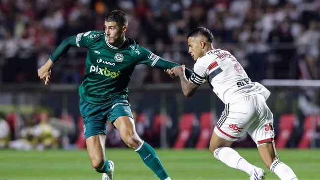 Pedro Raúl vistiendo los colores de Goiás, en uno de sus pasos por el futbol brasileño [Getty Images].