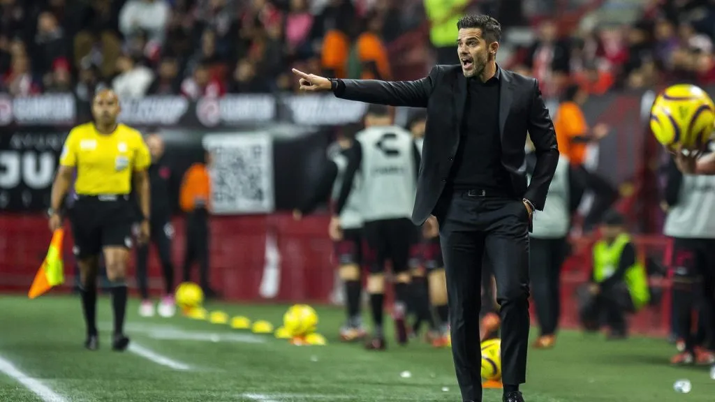 Fernando Gago aún no pudo ganar desde su debut en Chivas [Getty Images]