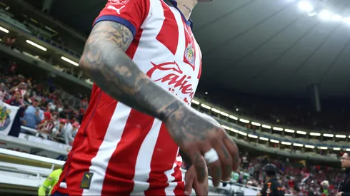 La estrella de NBA que posó con la de Chivas.