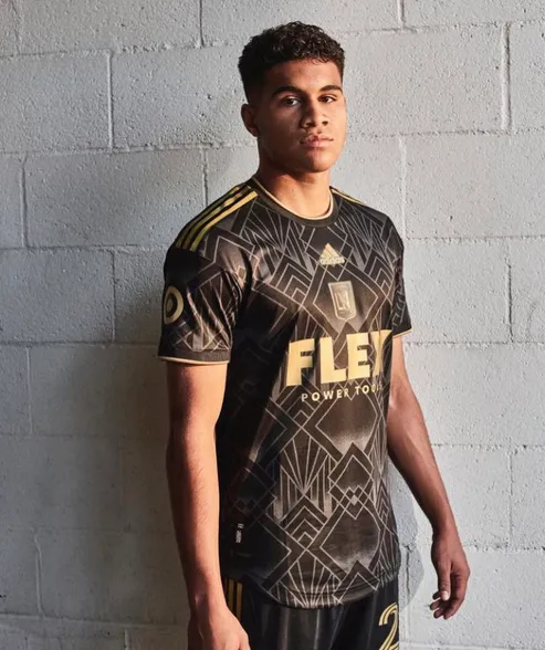 El nuevo defensa de Rayados (LAFC).