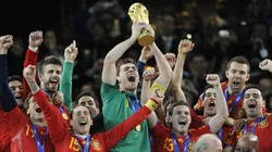 ¿A Tigres o Rayados? Fue campeón del mundo y ahora puede ser fichaje bomba en la Liga MXSpanien ist Weltmeister 2010 - Jubel mit dem Pokal vorn v.li.: Fernando Llorente, Sergio Ramos, Iker Casillas, Juan Manuel Mata, FIFA Präsident Joseph S. Blatter (Schweiz), Präsident Jacob Zuma (Südafrika), David Silva, Alvaro Arbeloa; hint: Joan Capdevila, Jesus Navas, Gerard Pique, Cesc Fabregas, Sergio Busquets, Carlos Marchena, Xavi Hernandez und Andres Iniesta PUBLICATIONxNOTxINxITA; Fussball Herren WM Nationalteam Länderspiel Finale Johannesburg Sieg Weltmeister Trophäe Pokal Objekte vdig xng 2010 quer premiumd xint o0 Jubel, Freude o0 Siegerehrung, Weltpokal, Funktionär, people, Politik, south africa, Sepp, Totale, Image number 06161261 date 11 07 2010 Copyright imago Gribaudi ImagePhoto Spain is World Champion 2010 cheering with the Cup front v left Fernando Llorente Sergio Ramos Iker Casillas Juan Manuel Mata FIFA President Joseph s Blatter Switzerland President Jacob Zuma South Africa David Silva Alvaro Arbeloa Hint Joan Capdevila Jesus Navas Gerard Pique Cesc Fabregas Sergio Busquets Carlos Marchena Xavi Hernandez and Andres Iniesta PUBLICATIONxNOTxINxITA Football men World Cup National team international match Final Johannesburg Victory World Champion Trophy Cup Objects Vdig 2010 horizontal premiumd o0 cheering happiness o0 Award Ceremony World Cup Functionary Celebrities politics South Africa Sepp long shot