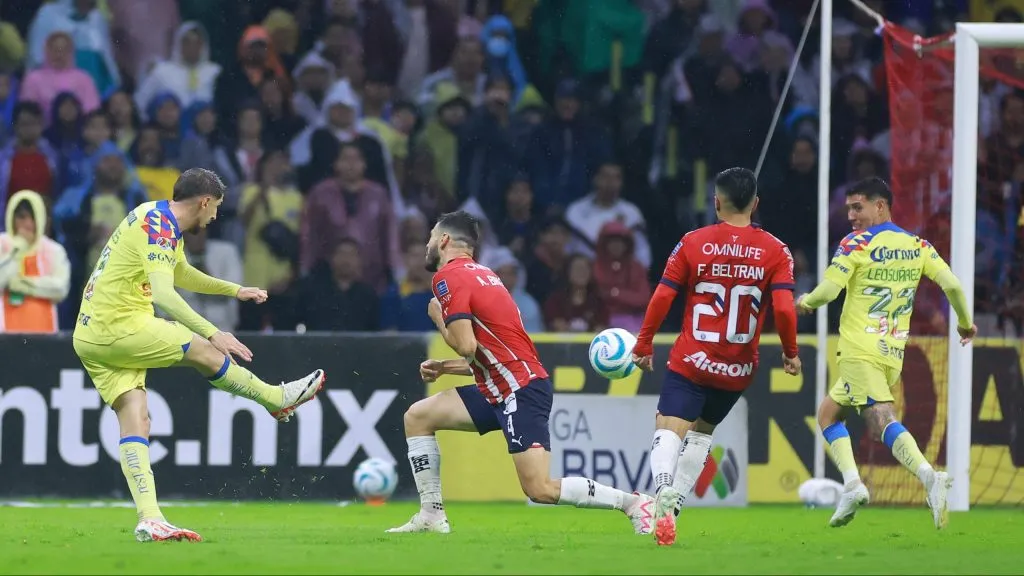 América y Chivas chocarán tres veces en las próximas dos semanas [Getty]