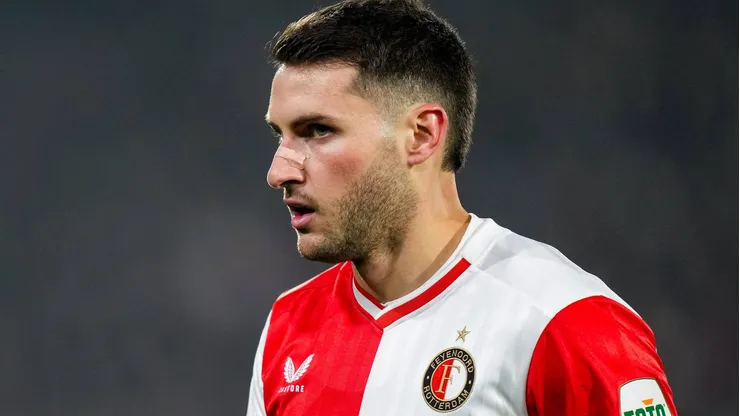 ¿Da el salto? La decisión que tomó Feyenoord sobre el futuro de Santiago Giménez