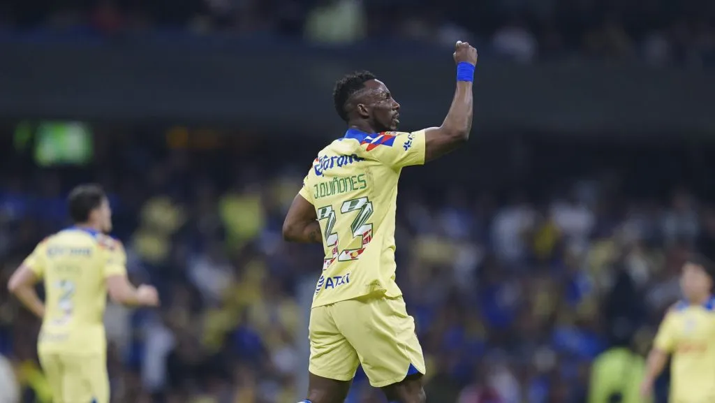 Julián Quiñones fue uno de los grandes protagonistas del Clásico Joven en el Azteca (Imago 7)