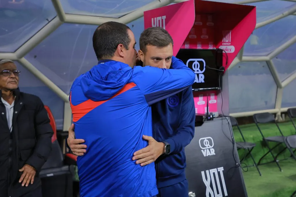 André Jardine saludando a Martín Anselmi en el Clásico Joven (Imago7)