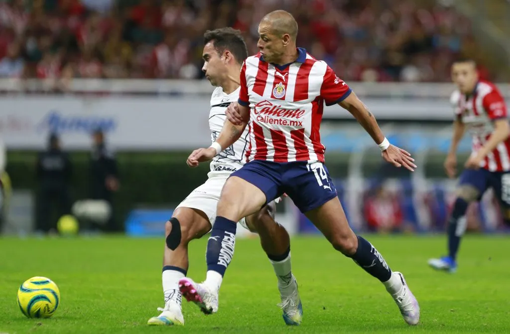 Chicharito volvió a jugar en Chivas tras varios años fuera del club (Jam Media)