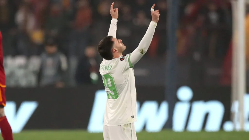 Santi Giménez anotó en la eliminación de Feyenoord de la Europa League