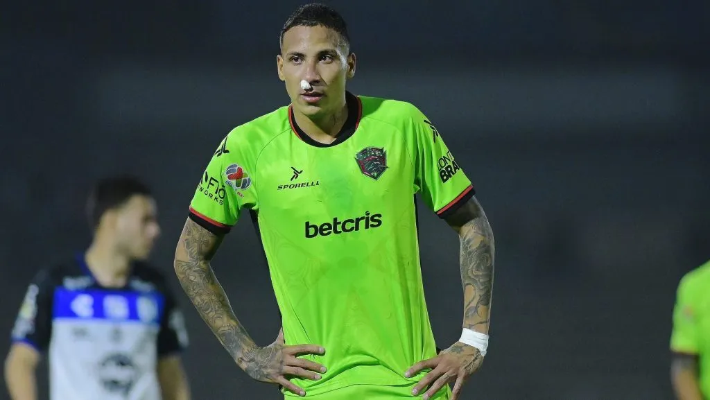 La Liga MX homenajea a Diego Chávez